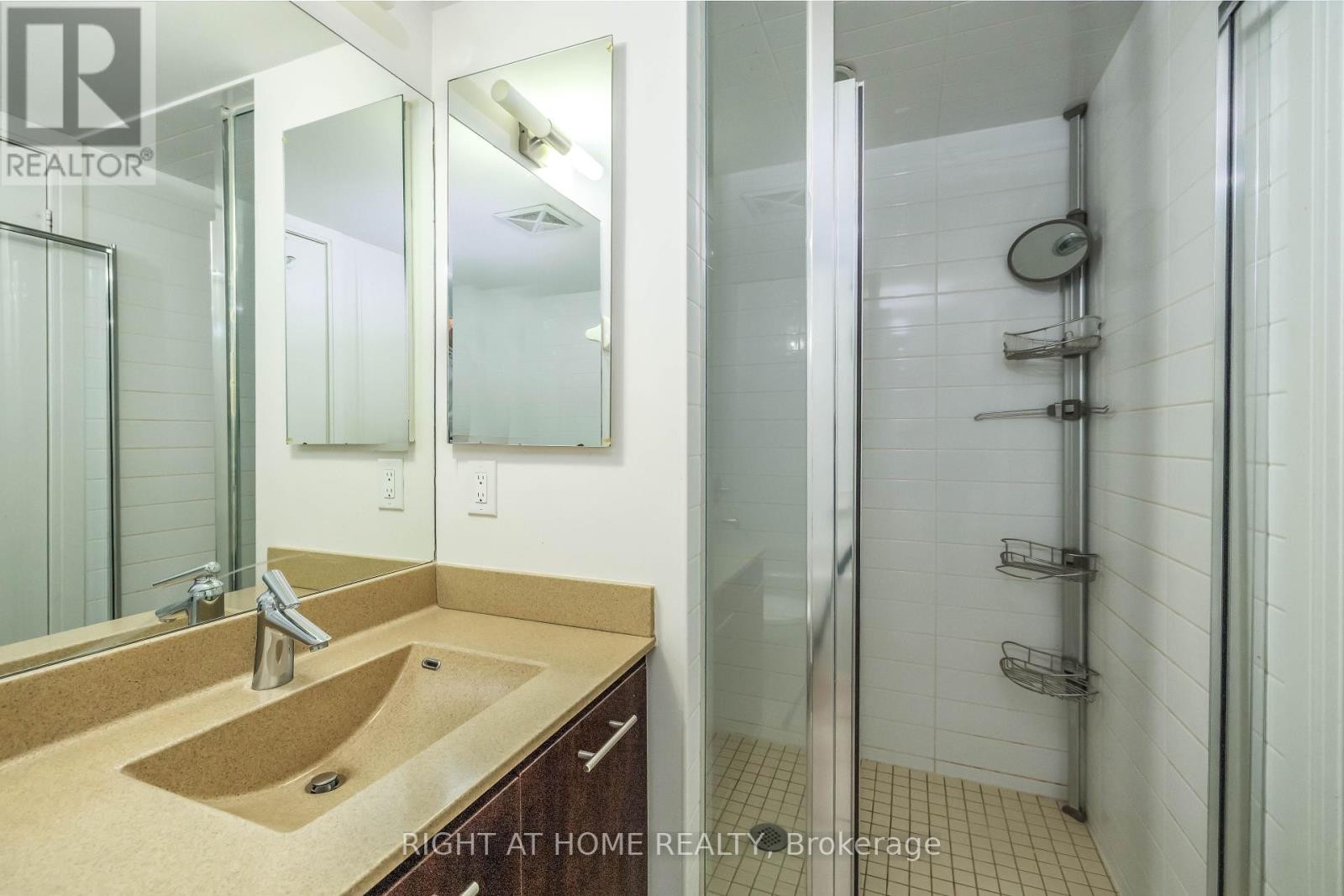 












3703 - 125 VILLAGE GREEN SQUARE

,
Toronto (Agincourt South-Malvern West),




Ontario
M1S0G3

