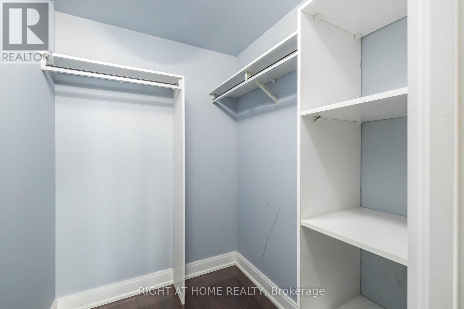 












3703 - 125 VILLAGE GREEN SQUARE

,
Toronto (Agincourt South-Malvern West),




Ontario
M1S0G3

