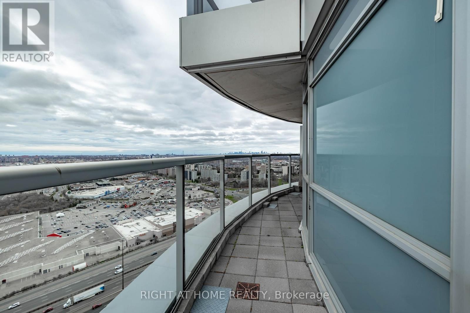 












3703 - 125 VILLAGE GREEN SQUARE

,
Toronto (Agincourt South-Malvern West),




Ontario
M1S0G3


