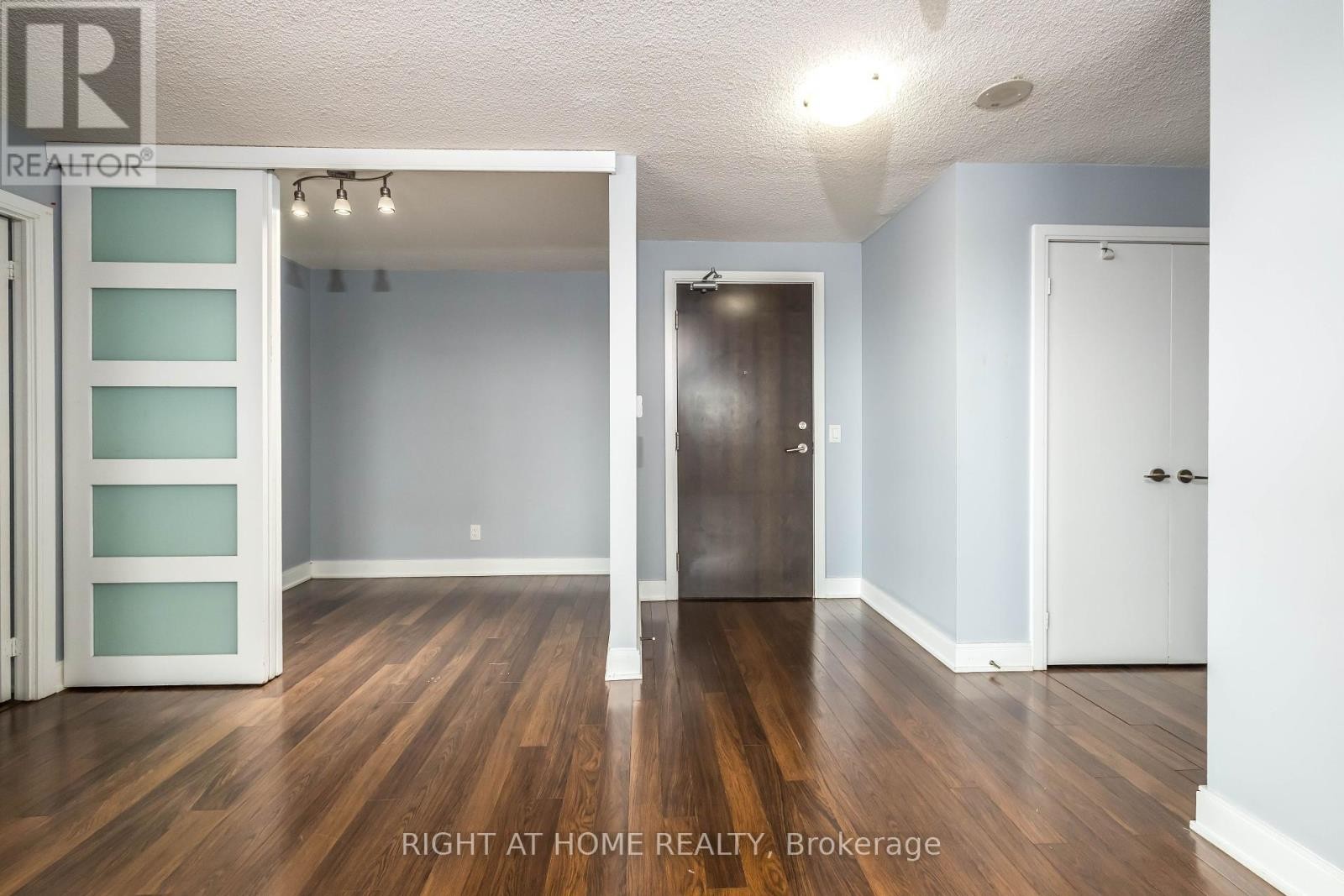 












3703 - 125 VILLAGE GREEN SQUARE

,
Toronto (Agincourt South-Malvern West),




Ontario
M1S0G3


