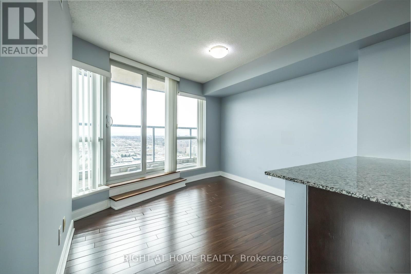 












3703 - 125 VILLAGE GREEN SQUARE

,
Toronto (Agincourt South-Malvern West),




Ontario
M1S0G3


