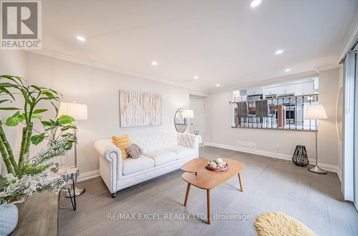 












106 ALEXMUIR BOULEVARD

,
Toronto (Agincourt North),




Ontario
M1V1H4

