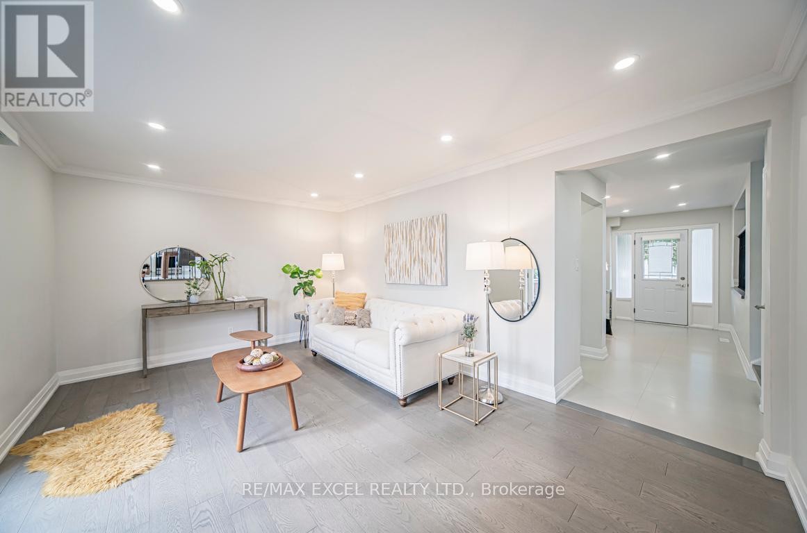 












106 ALEXMUIR BOULEVARD

,
Toronto (Agincourt North),




Ontario
M1V1H4

