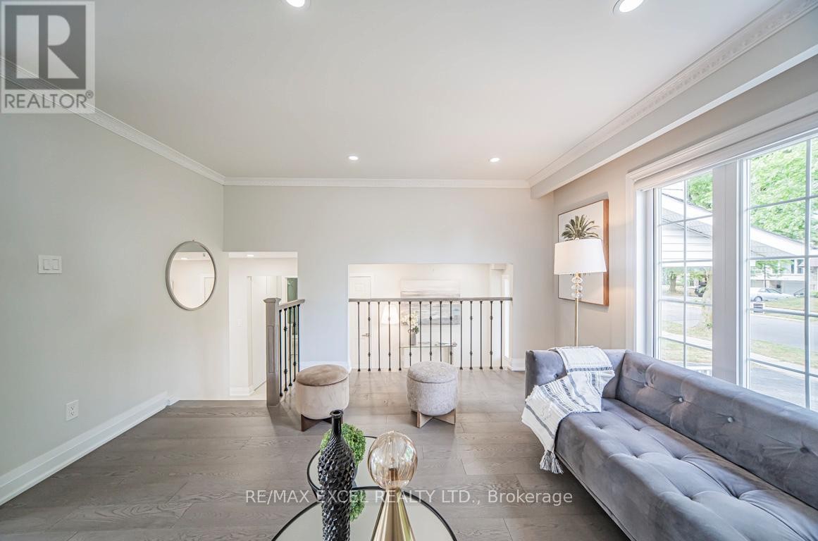 












106 ALEXMUIR BOULEVARD

,
Toronto (Agincourt North),




Ontario
M1V1H4

