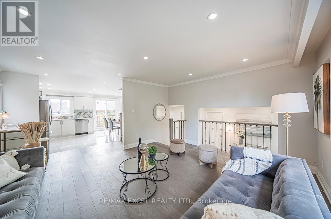 












106 ALEXMUIR BOULEVARD

,
Toronto (Agincourt North),




Ontario
M1V1H4

