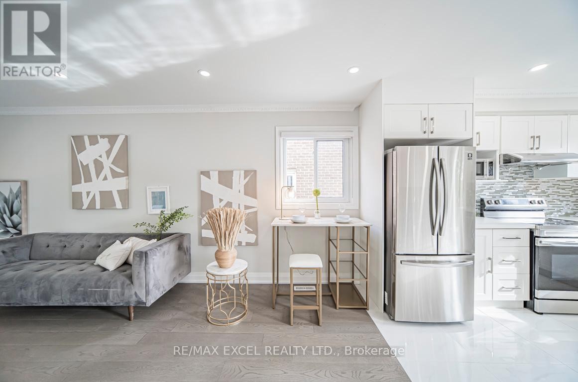 












106 ALEXMUIR BOULEVARD

,
Toronto (Agincourt North),




Ontario
M1V1H4

