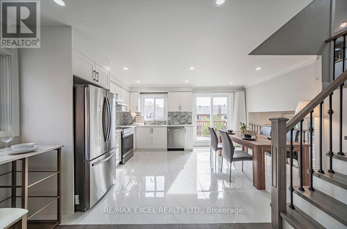 












106 ALEXMUIR BOULEVARD

,
Toronto (Agincourt North),




Ontario
M1V1H4

