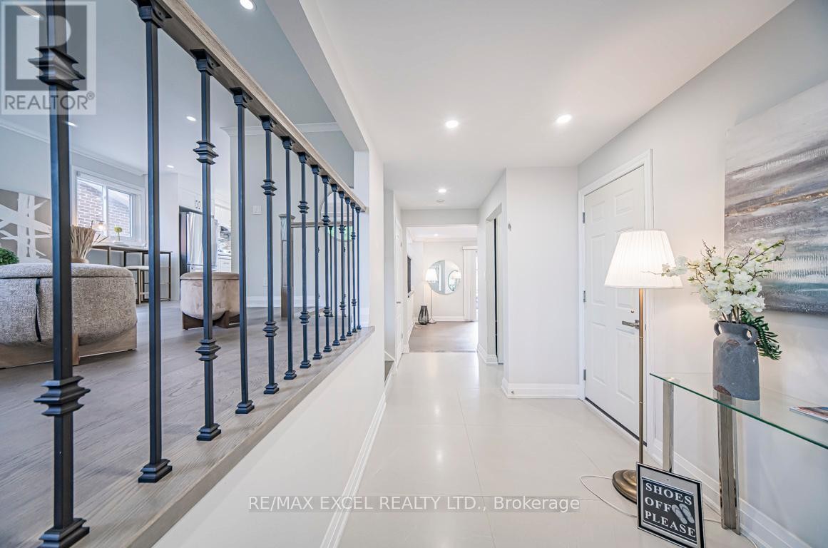 












106 ALEXMUIR BOULEVARD

,
Toronto (Agincourt North),




Ontario
M1V1H4

