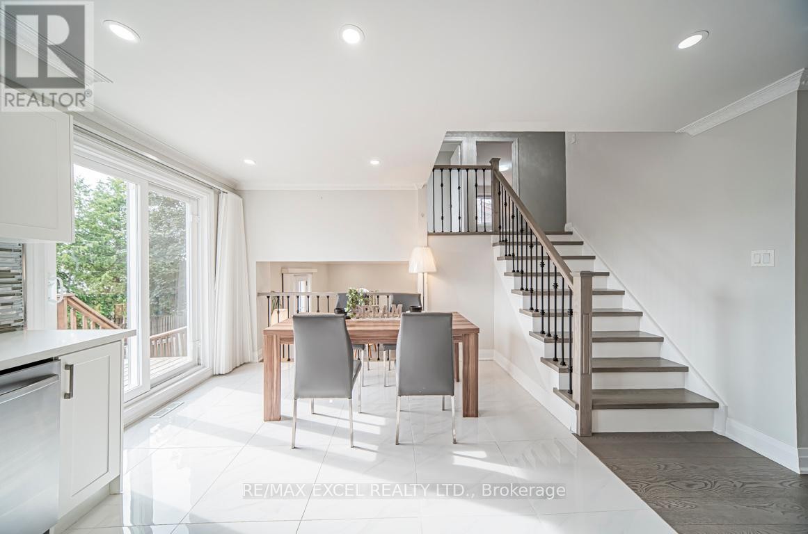












106 ALEXMUIR BOULEVARD

,
Toronto (Agincourt North),




Ontario
M1V1H4

