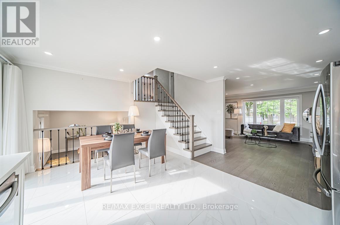 












106 ALEXMUIR BOULEVARD

,
Toronto (Agincourt North),




Ontario
M1V1H4


