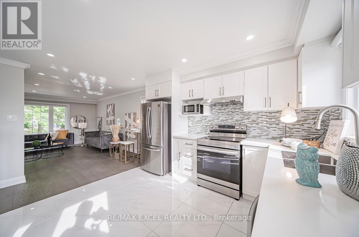












106 ALEXMUIR BOULEVARD

,
Toronto (Agincourt North),




Ontario
M1V1H4

