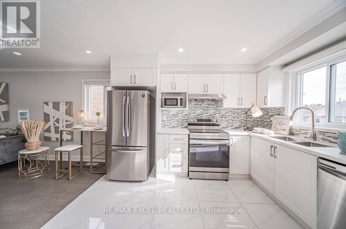 












106 ALEXMUIR BOULEVARD

,
Toronto (Agincourt North),




Ontario
M1V1H4

