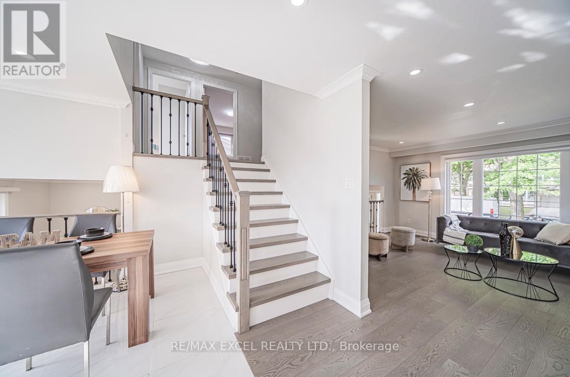 












106 ALEXMUIR BOULEVARD

,
Toronto (Agincourt North),




Ontario
M1V1H4


