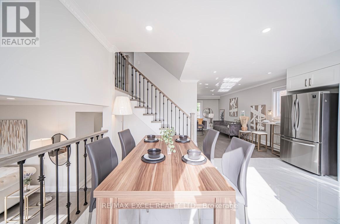 












106 ALEXMUIR BOULEVARD

,
Toronto (Agincourt North),




Ontario
M1V1H4

