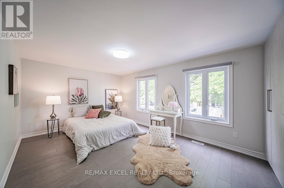 












106 ALEXMUIR BOULEVARD

,
Toronto (Agincourt North),




Ontario
M1V1H4


