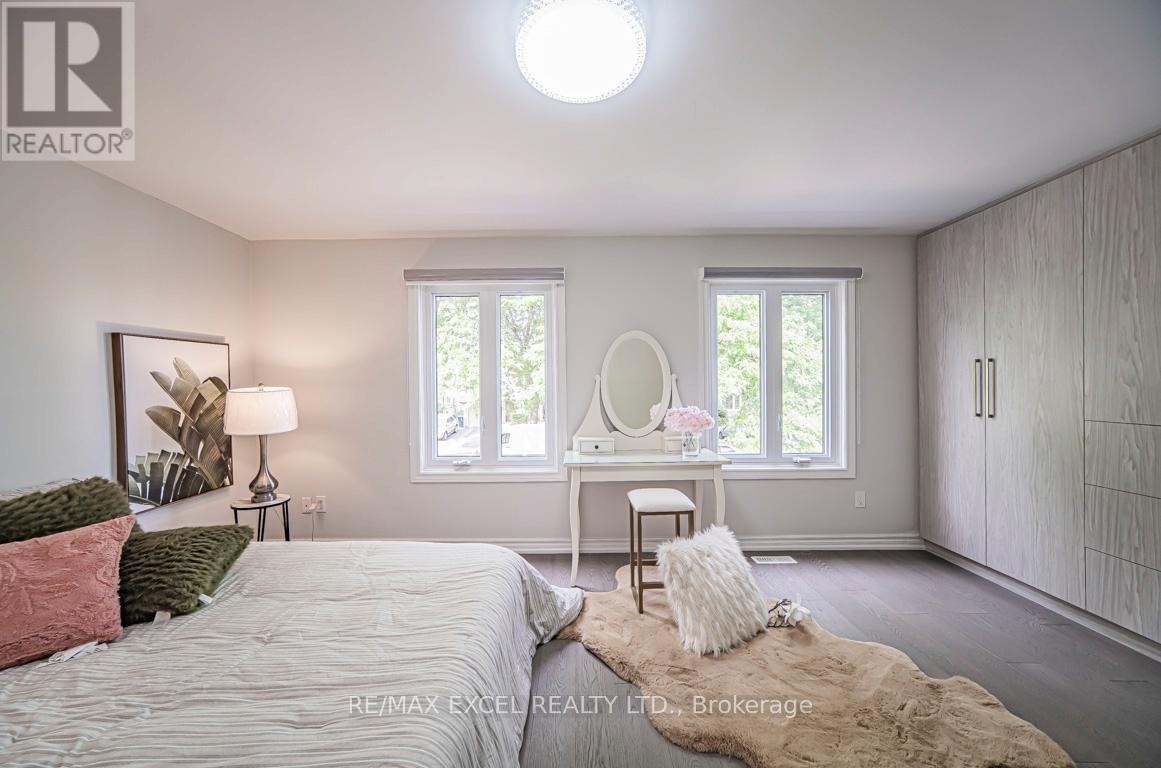 












106 ALEXMUIR BOULEVARD

,
Toronto (Agincourt North),




Ontario
M1V1H4

