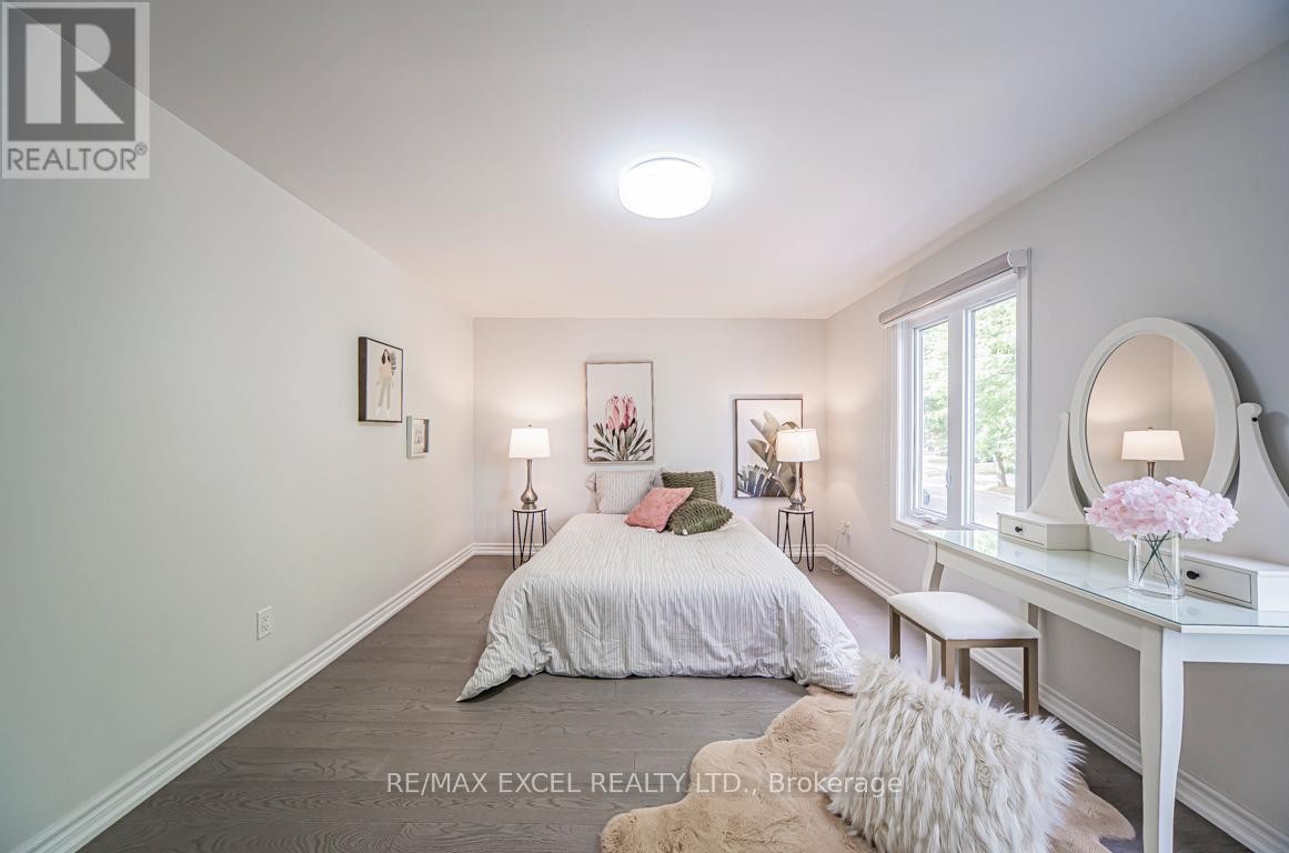 












106 ALEXMUIR BOULEVARD

,
Toronto (Agincourt North),




Ontario
M1V1H4

