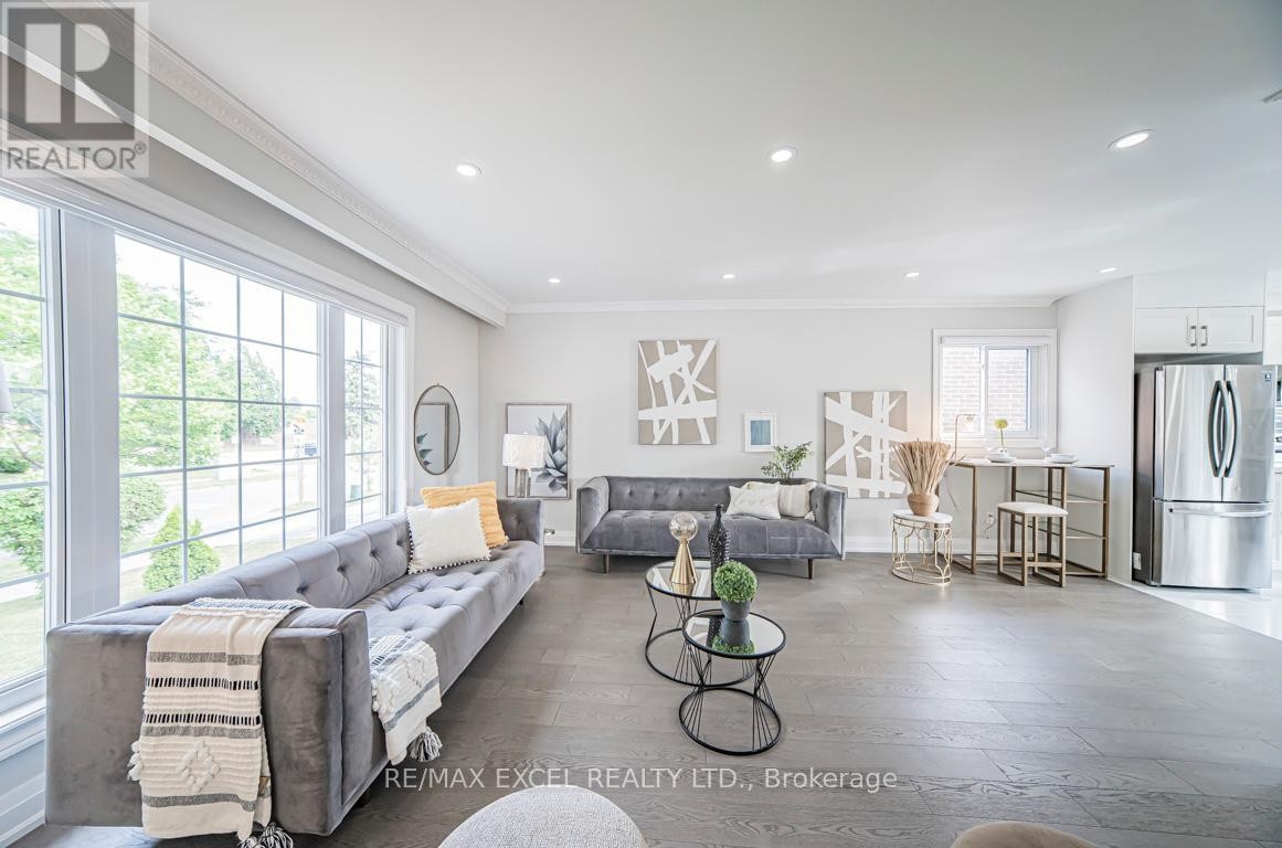 












106 ALEXMUIR BOULEVARD

,
Toronto (Agincourt North),




Ontario
M1V1H4

