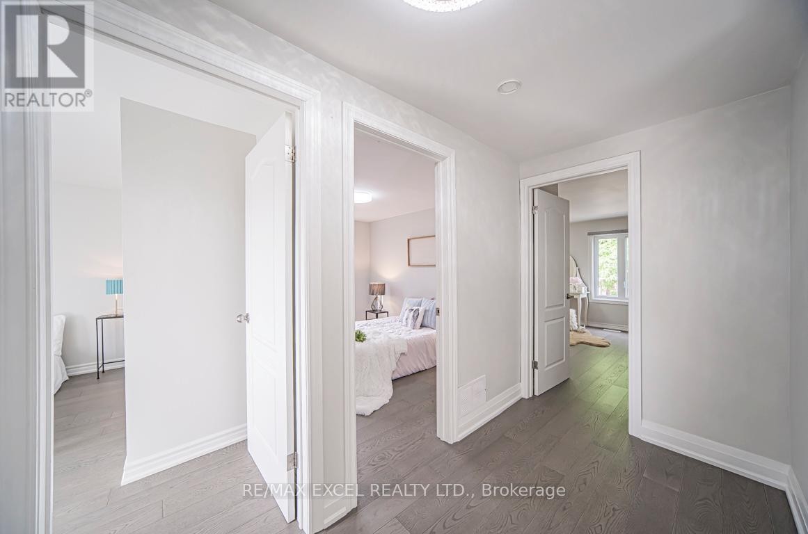 












106 ALEXMUIR BOULEVARD

,
Toronto (Agincourt North),




Ontario
M1V1H4

