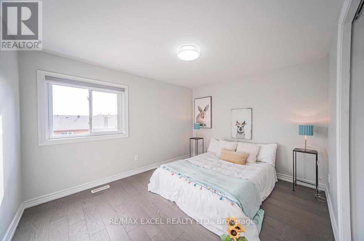 












106 ALEXMUIR BOULEVARD

,
Toronto (Agincourt North),




Ontario
M1V1H4

