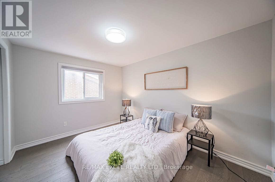 












106 ALEXMUIR BOULEVARD

,
Toronto (Agincourt North),




Ontario
M1V1H4

