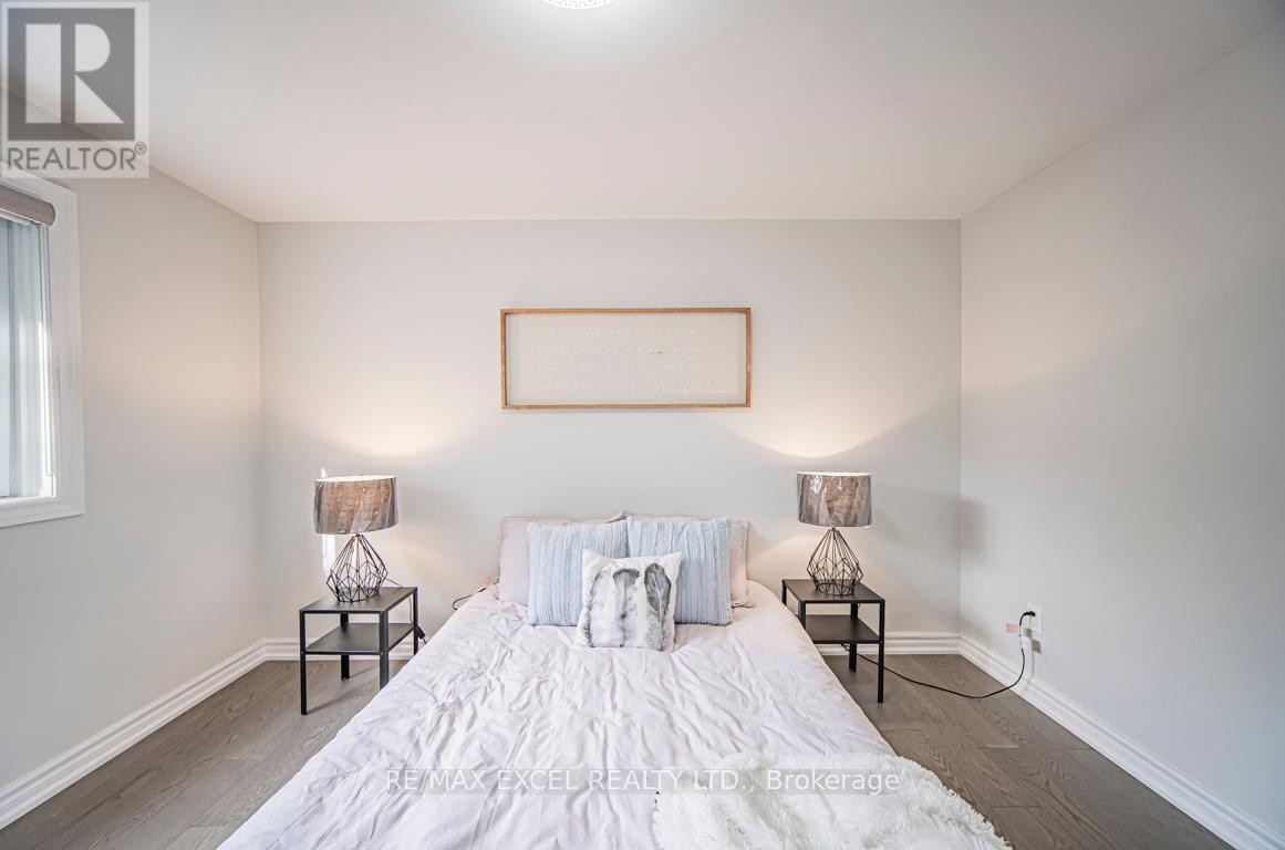 












106 ALEXMUIR BOULEVARD

,
Toronto (Agincourt North),




Ontario
M1V1H4

