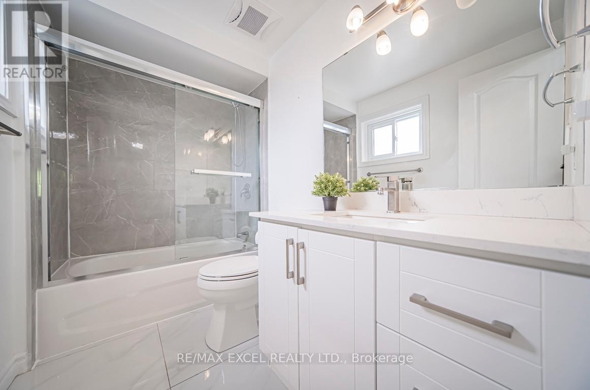 












106 ALEXMUIR BOULEVARD

,
Toronto (Agincourt North),




Ontario
M1V1H4

