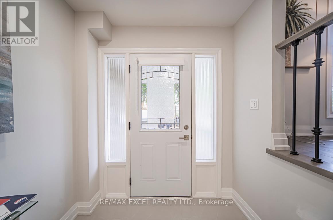 












106 ALEXMUIR BOULEVARD

,
Toronto (Agincourt North),




Ontario
M1V1H4

