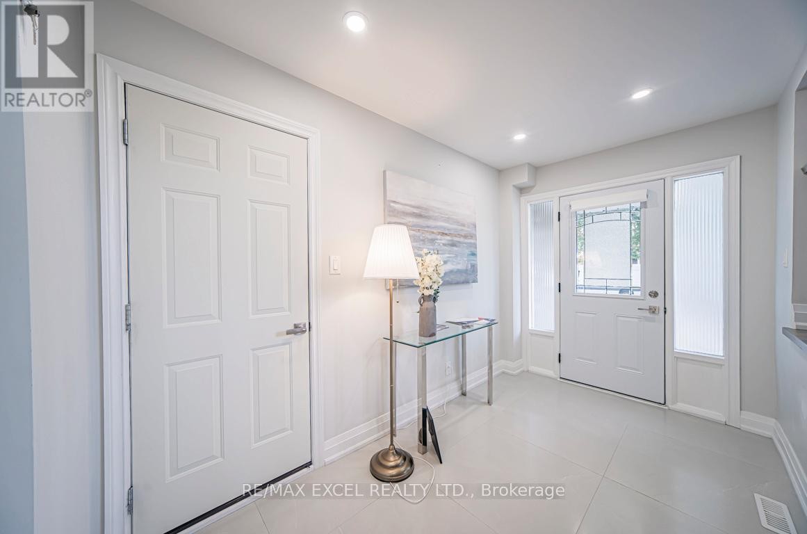 












106 ALEXMUIR BOULEVARD

,
Toronto (Agincourt North),




Ontario
M1V1H4

