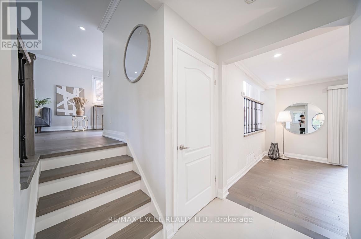 












106 ALEXMUIR BOULEVARD

,
Toronto (Agincourt North),




Ontario
M1V1H4

