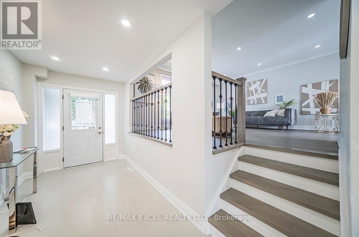 












106 ALEXMUIR BOULEVARD

,
Toronto (Agincourt North),




Ontario
M1V1H4

