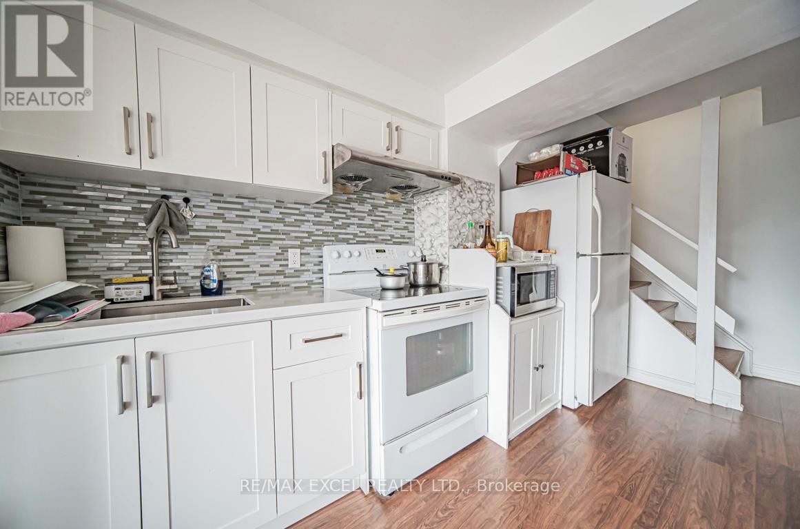 












106 ALEXMUIR BOULEVARD

,
Toronto (Agincourt North),




Ontario
M1V1H4

