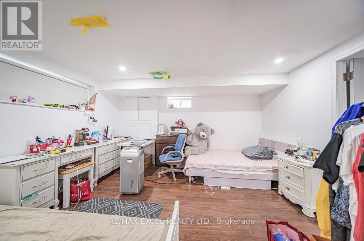 












106 ALEXMUIR BOULEVARD

,
Toronto (Agincourt North),




Ontario
M1V1H4


