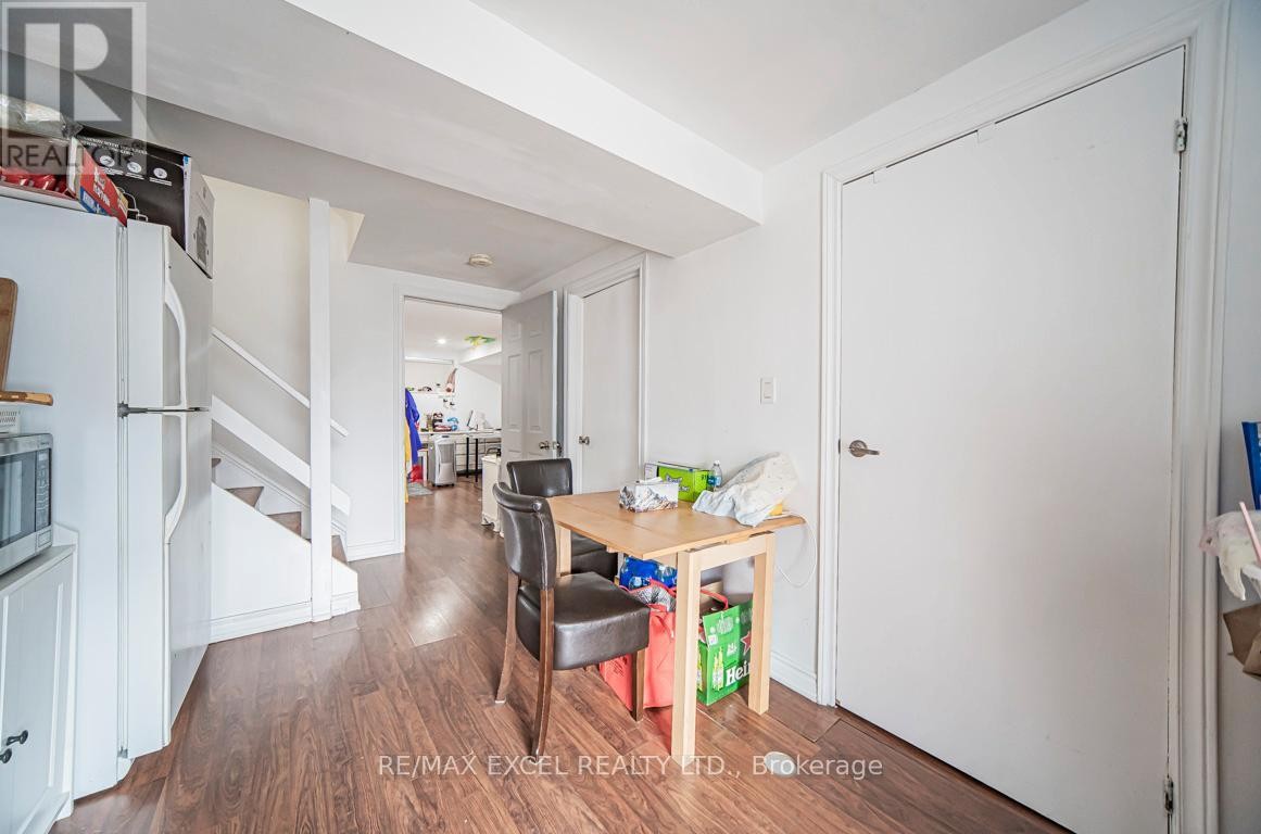 












106 ALEXMUIR BOULEVARD

,
Toronto (Agincourt North),




Ontario
M1V1H4

