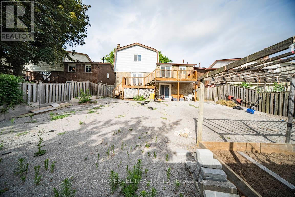 












106 ALEXMUIR BOULEVARD

,
Toronto (Agincourt North),




Ontario
M1V1H4

