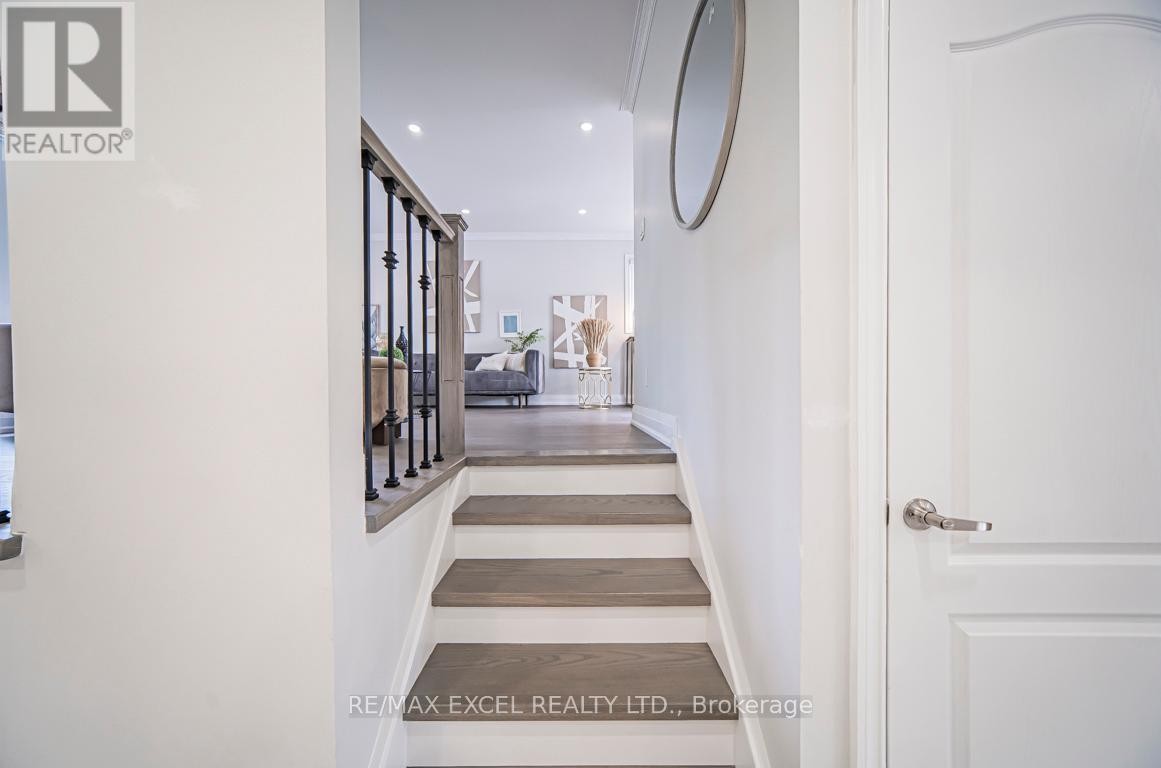 












106 ALEXMUIR BOULEVARD

,
Toronto (Agincourt North),




Ontario
M1V1H4

