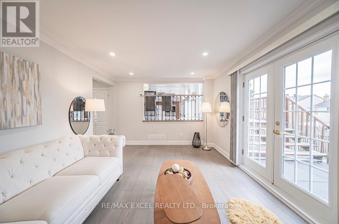 












106 ALEXMUIR BOULEVARD

,
Toronto (Agincourt North),




Ontario
M1V1H4

