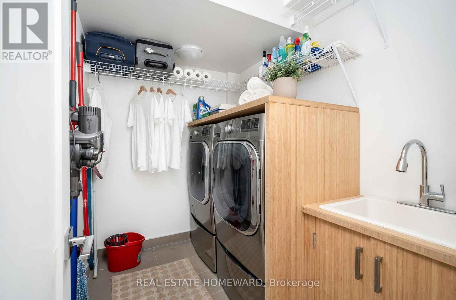 












111 BOSTON AVENUE

,
Toronto (South Riverdale),




Ontario
M4M2T8

