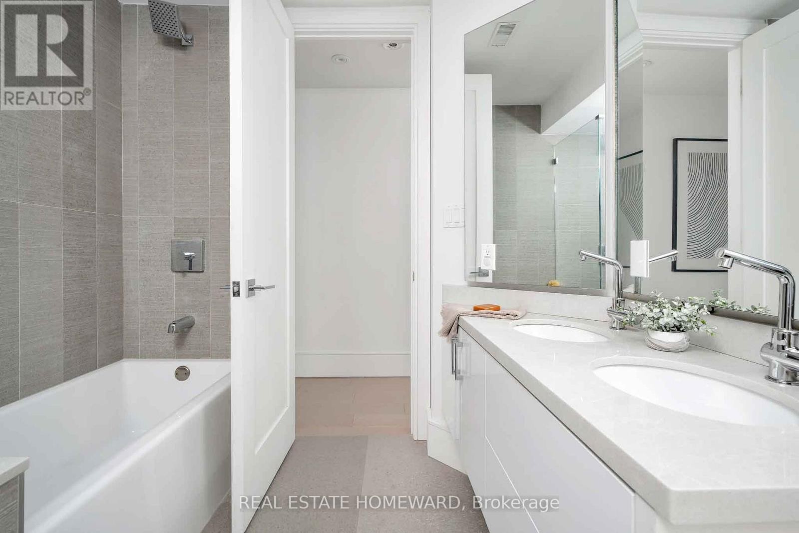 












111 BOSTON AVENUE

,
Toronto (South Riverdale),




Ontario
M4M2T8

