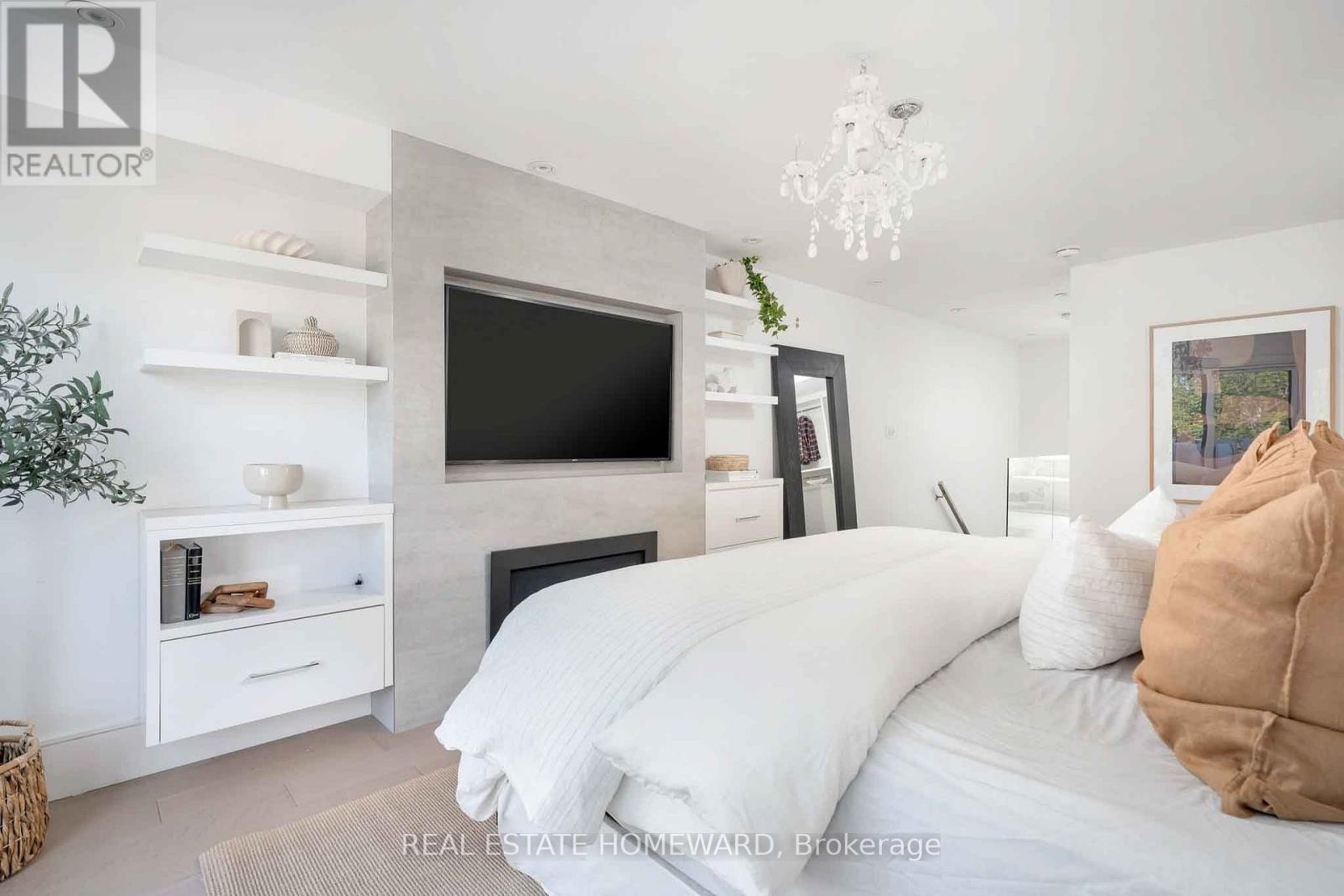 












111 BOSTON AVENUE

,
Toronto (South Riverdale),




Ontario
M4M2T8

