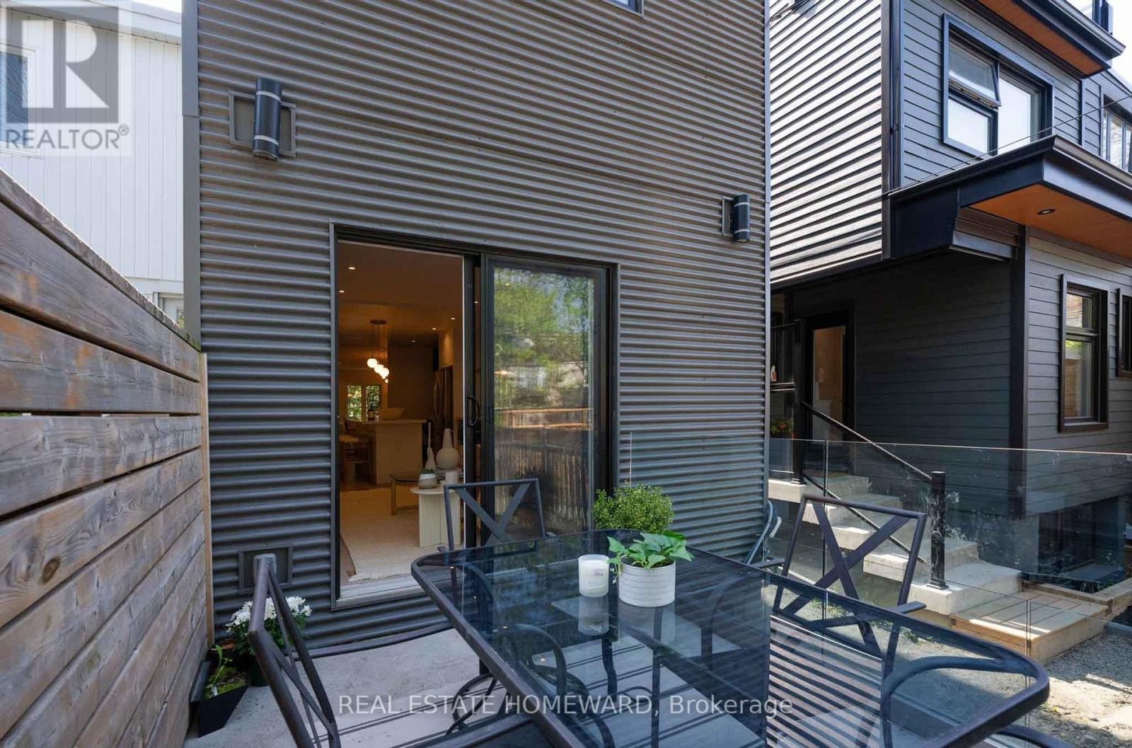 












111 BOSTON AVENUE

,
Toronto (South Riverdale),




Ontario
M4M2T8

