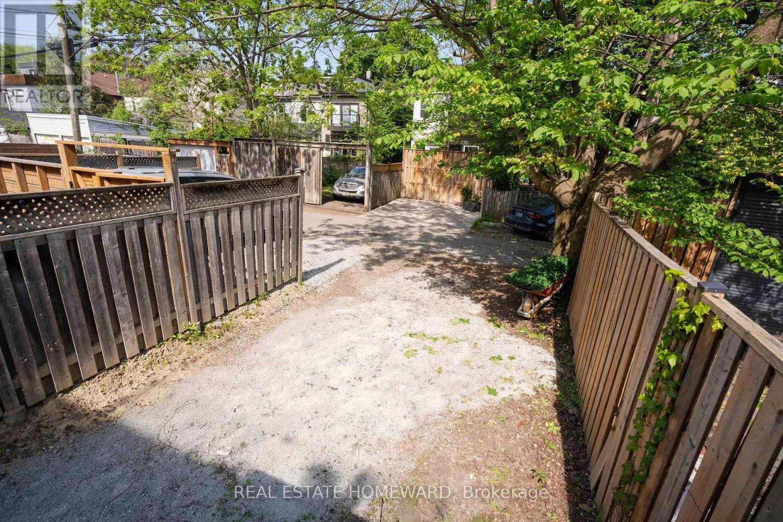 












111 BOSTON AVENUE

,
Toronto (South Riverdale),




Ontario
M4M2T8

