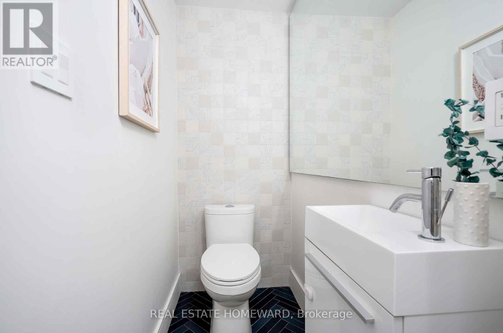 












111 BOSTON AVENUE

,
Toronto (South Riverdale),




Ontario
M4M2T8

