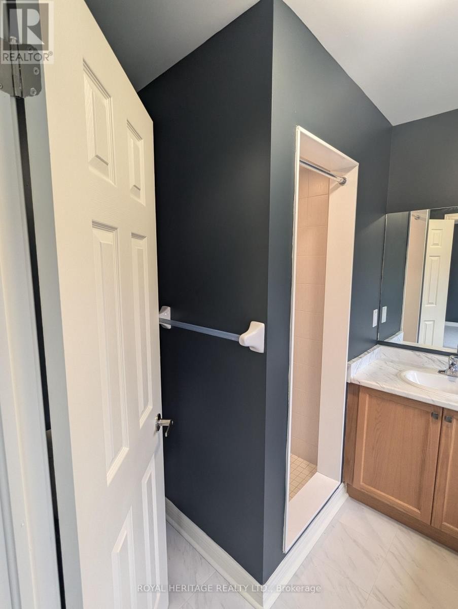 












676 FLEETWOOD DRIVE W

,
Oshawa (Eastdale),




Ontario
L1K1A4

