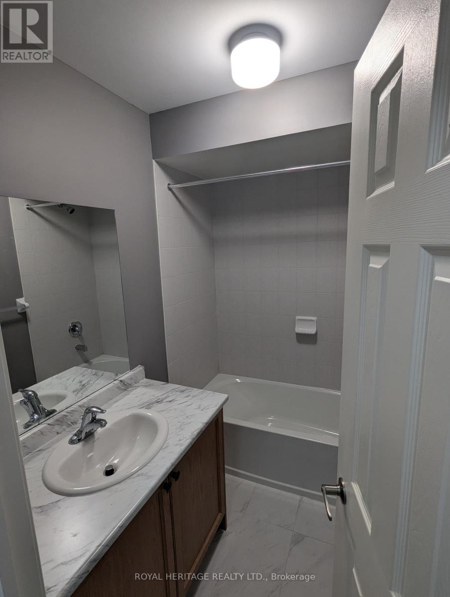 












676 FLEETWOOD DRIVE W

,
Oshawa (Eastdale),




Ontario
L1K1A4

