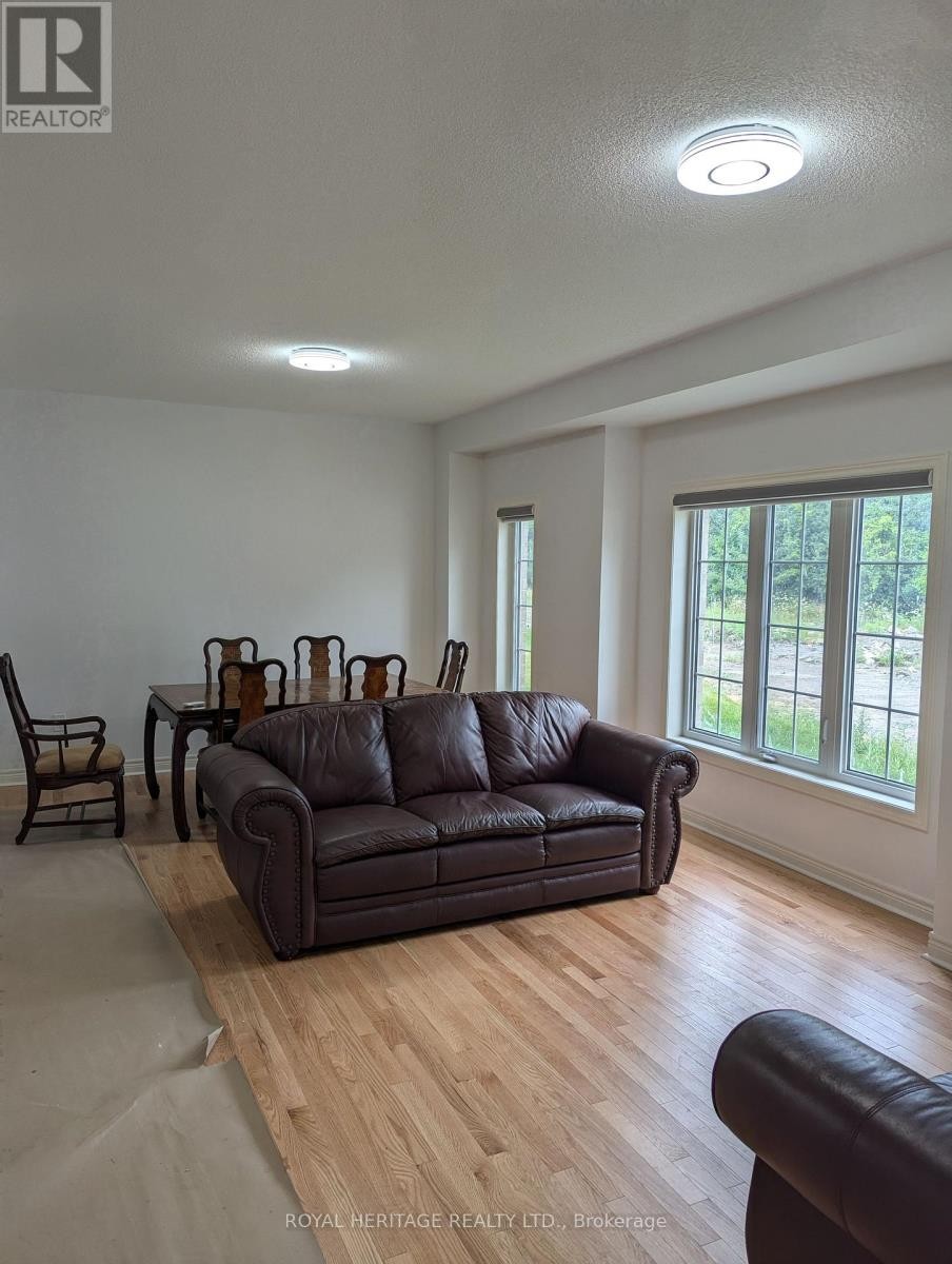 












676 FLEETWOOD DRIVE W

,
Oshawa (Eastdale),




Ontario
L1K1A4

