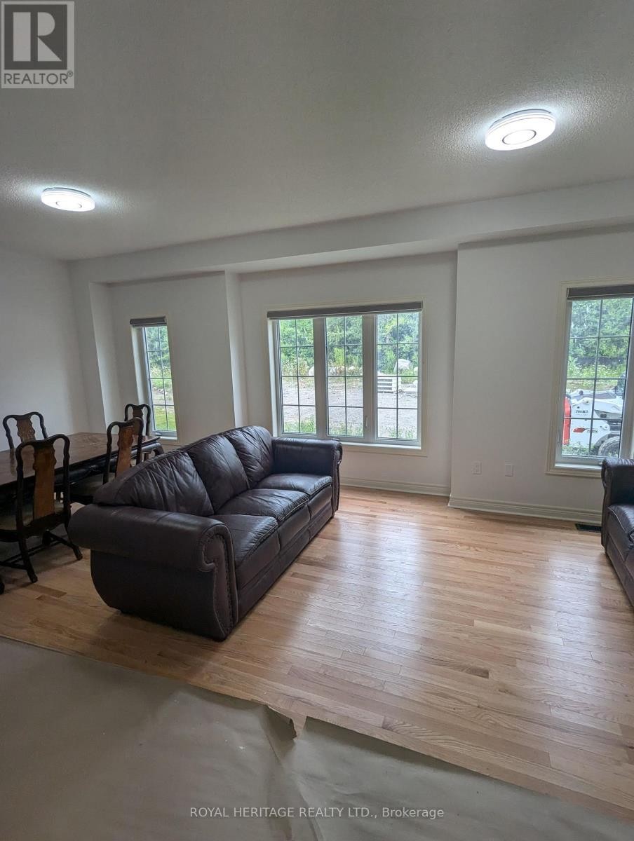 












676 FLEETWOOD DRIVE W

,
Oshawa (Eastdale),




Ontario
L1K1A4

