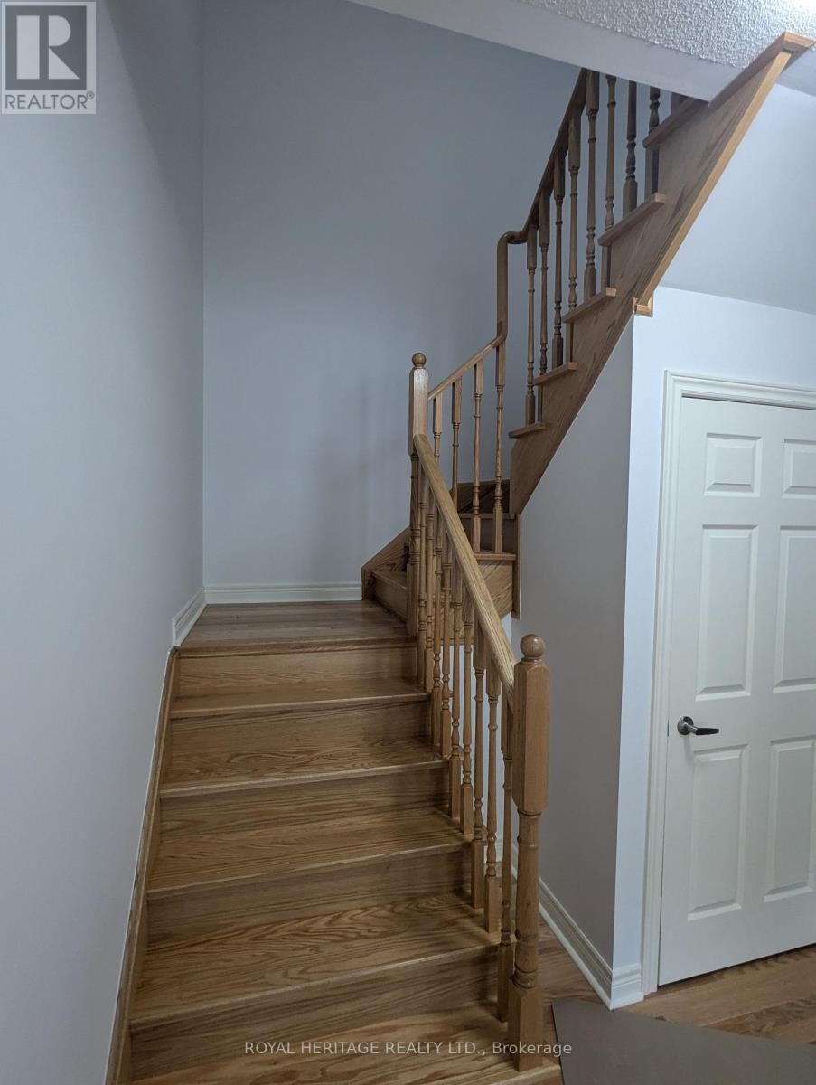 












676 FLEETWOOD DRIVE W

,
Oshawa (Eastdale),




Ontario
L1K1A4

