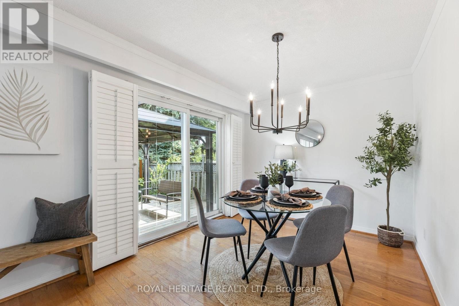 












606 STONEBRIDGE LANE

,
Pickering (West Shore),




Ontario
L1W3B3

