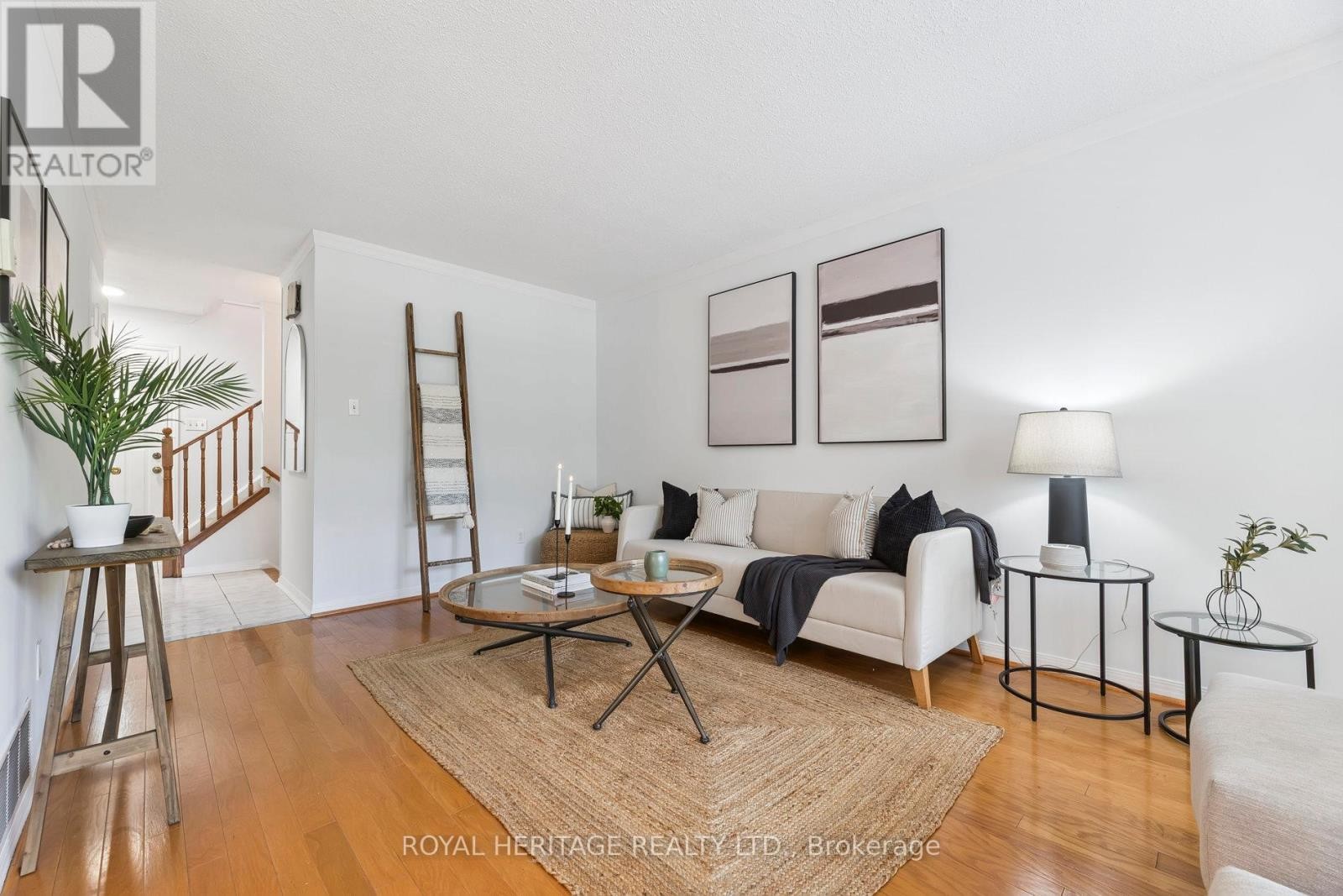 












606 STONEBRIDGE LANE

,
Pickering (West Shore),




Ontario
L1W3B3

